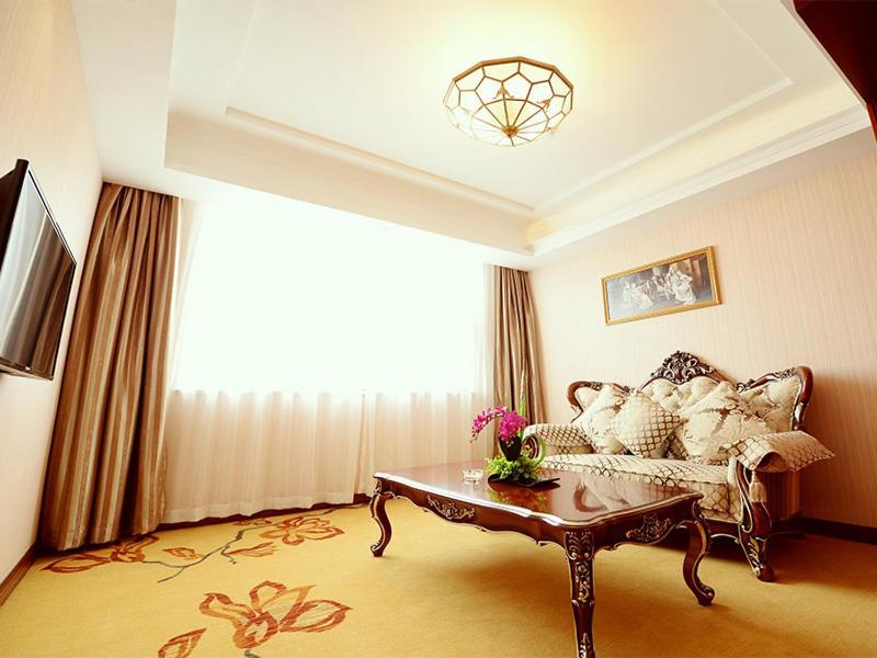 Khách sạn Vienna Jiading New 3*